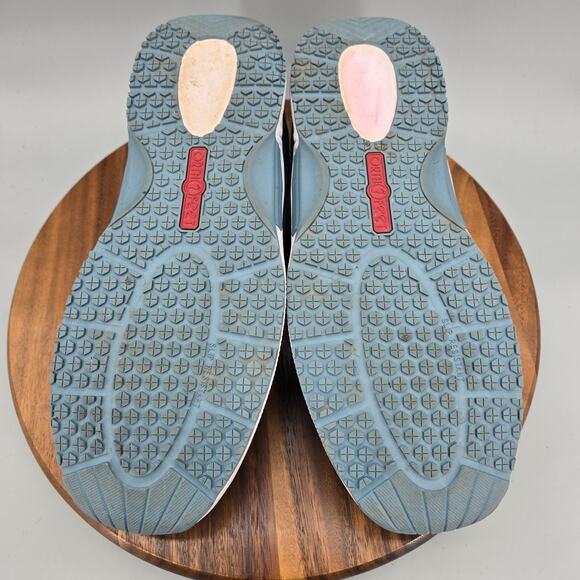 Athletic_Shoes